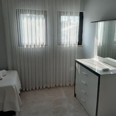 Aliya's Golden Spacious 3 Bed Daire
