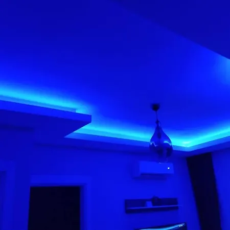 Aliya's Golden Spacious 3 Bed Appartamento *