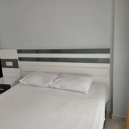Aliya's Golden Spacious 3 Bed Appartamento *