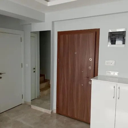 Aliya's Golden Spacious 3 Bed Apartamento