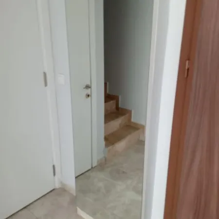 Aliya's Golden Spacious 3 Bed Апартаменты