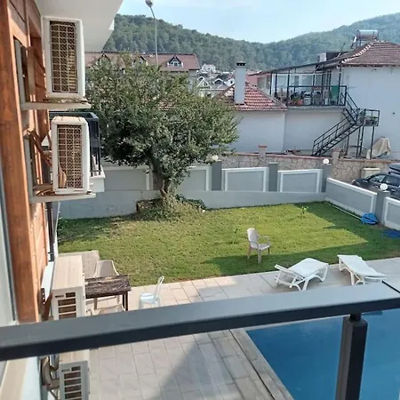 Aliya's Golden Spacious 3 Bed Апартаменты