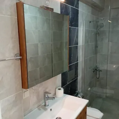 Апартаменты Aliya's Golden Spacious 3 Bed *